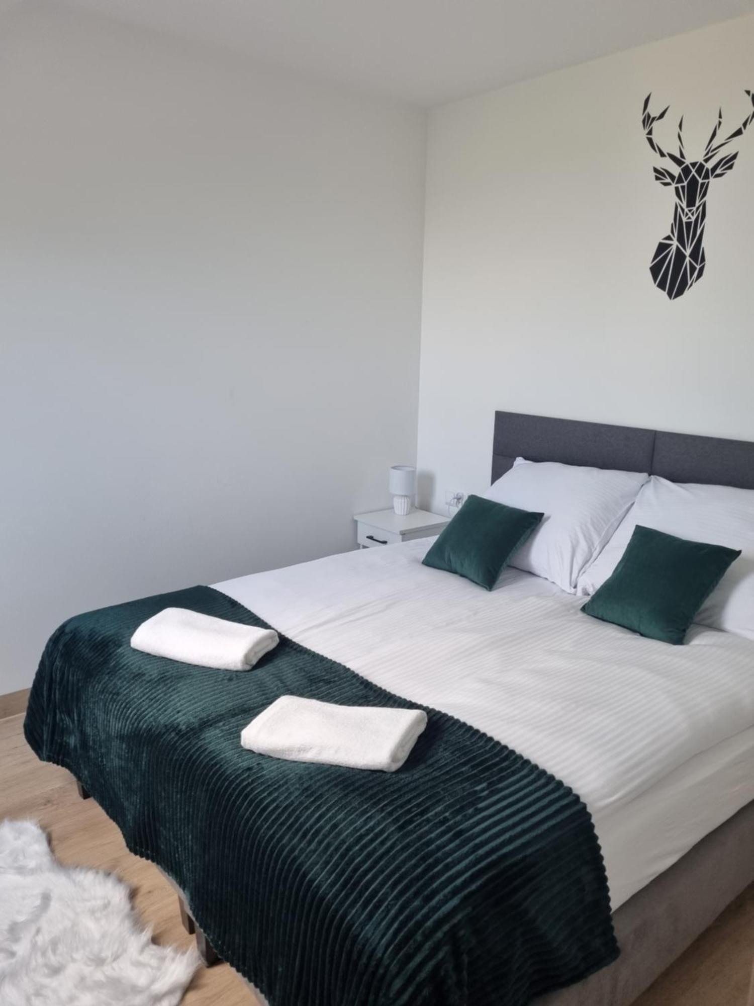 Apartamenty Jelen Pod Grapom Banska Nizna ภายนอก รูปภาพ